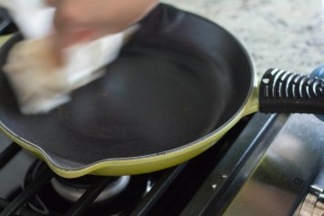 wipe pan clean from old oil mixture